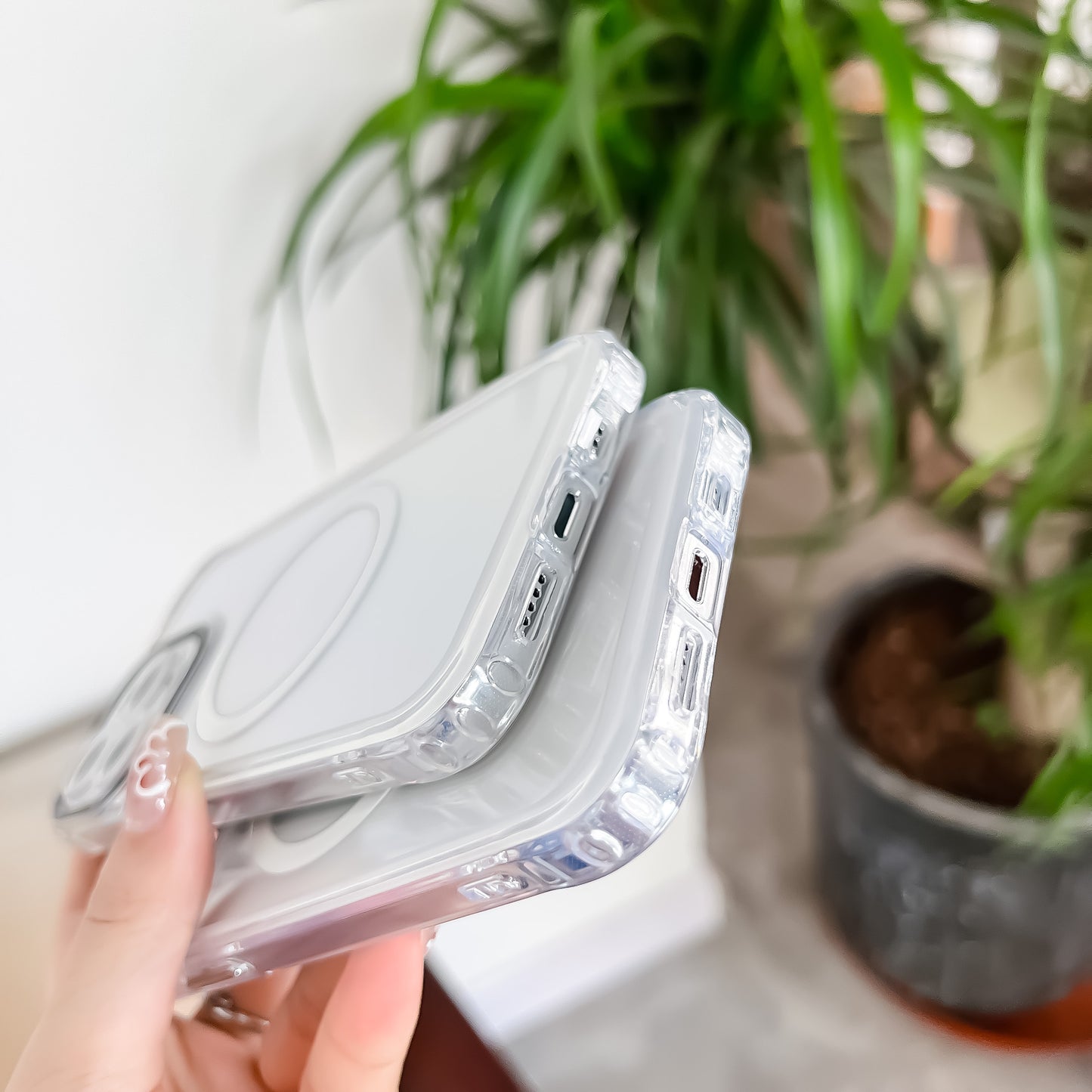 Premium iPhone mobile case with wireless Charging facility for iPhone 13